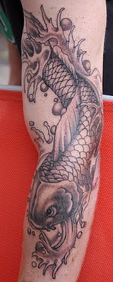 Tattoo Ikan Koi di  Tangan  Gambar  Seni Tattoo