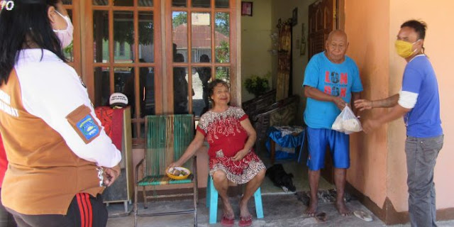  Badan Intelejen Negara Daerah (Binda) NTT Peduli Bagikan Masker ke Warga SBD