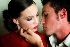 812072-flirting