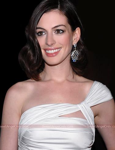 hot anne hathaway wallpapers. Anne Hathaway Wallpapers