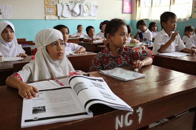 PTK TEMATIK KELAS 5 SD - PENINGKATAN HASIL BELAJAR IPA MATERI BUMI DAN ALAM SEMESTA DENGAN MENGGUNAKAN MODEL PEMBELAJARAN TALKING STICK PADA SISWA KELAS V MI