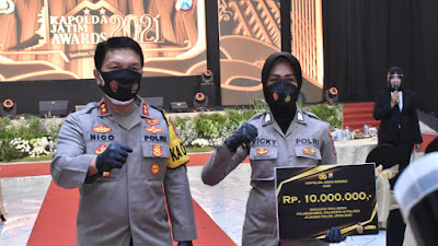 Kreatif Bikin Tiktok Edukasi Warga, Bripka Vicky Raih Predikat Sebagai Polisi Teladan pada Kapolda Awards 2021