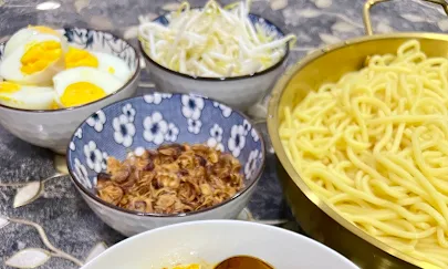 WORDLESS WEDNESDAY- MEE KARI
