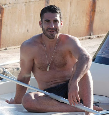 maxi iglesias sin camiseta. Allí, el actor de #39;Sin tetas