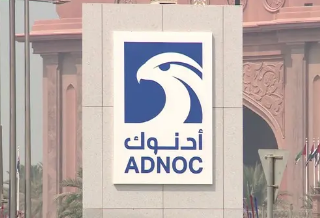 "أدنوك" الإماراتية تخصص 15 مليار دولار لتعزيز الاستثمار في الحلول منخفضة الكربون
