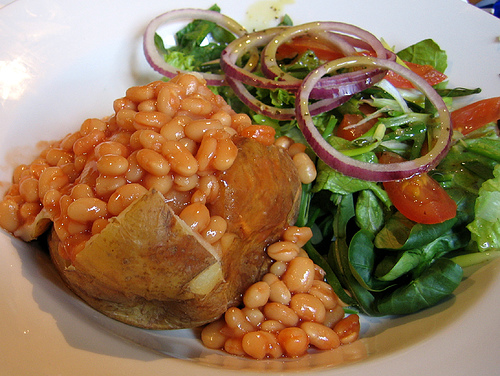 "Come Dine With Me" while having a lunch of Jacket Potato & Baked Beans. "Come Dine With Me" while having a lunch of Jacket Potato & Baked Beans.