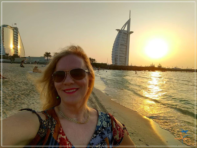 Praia de Jumeirah Beach e o Burj al Arab