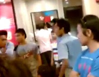 Pekerja KFC Bergaduh Dengan Pelanggan