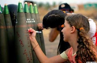 INDIGNANTE: NIÑOS ISRAELÍES DEDICANDO MISILES PARA GAZA ¿QUÉ HAY DETRÁS? (+ATILIO BORÓN) 