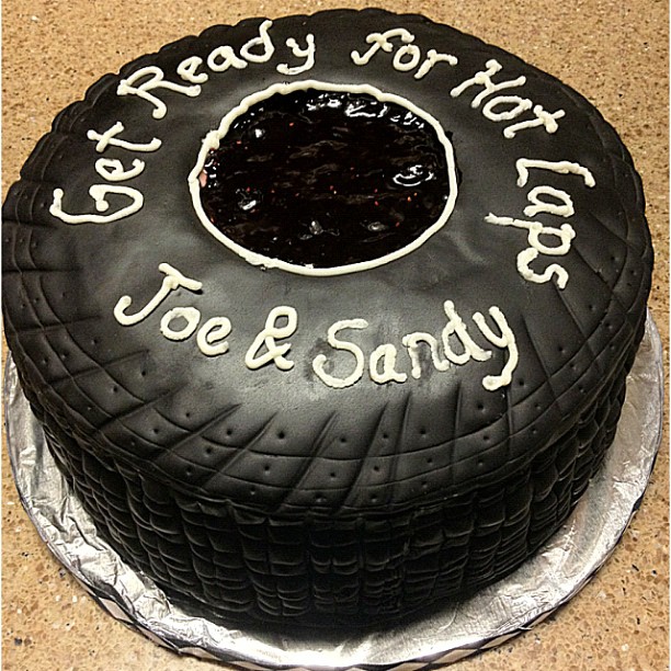 Tire frosting make Groom's  black Cakes: Rachel's how buttercream to