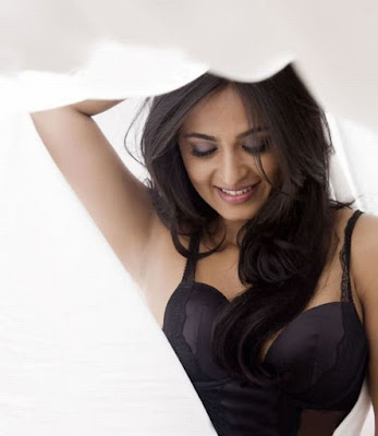 Anushka Shetty All in Bikini top pictures Fully hot and sexy