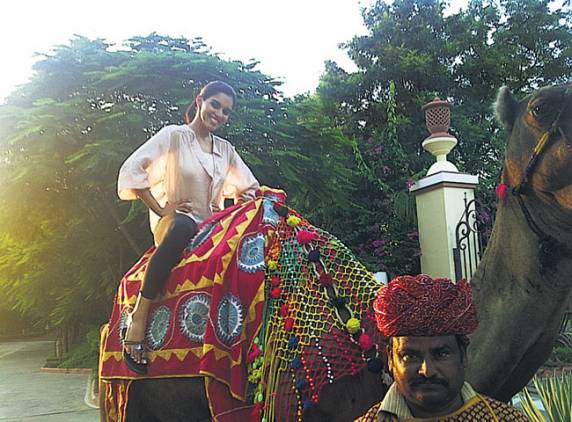 2011-September-Desi-mallu-babe-Indian-actress-Bollywood-filmstar-Hindi-movie-heroine-Kerala-born-cine-artiste-Asin-camel-Jaipur-film-shooting