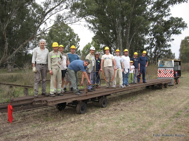 Carga, traslado y descarga de rieles (20 de Junio - Km 46)