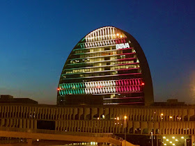 El BBVA ilumina "la vela", su sede en Las tablas, Madrid, en homenaje a México y las víctimas del terremoto - ÁlvaroGP - México - BBV - La vela - el troblogdita - SEO
