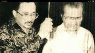 Mahathir bersama Anwar di pentas PAS mengecam Perdana Menteri Tunku Abdul Rahman