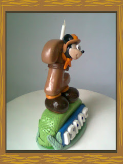 VELA DE BISCUIT MICKEY SAFARI PERSONALIZADA