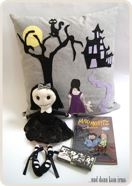 Stoffpuppe, Schnittmuster, Nähanleitung, Applikation, Geisterschloss, gothic rag doll, free Tutorial, Sommerwichteln 2016, aus Kisten und Kästchen, Kissen mit Applikation, Vorlage, gruseliges Motiv, Halloween, 