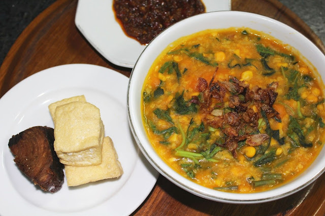 Cari Makanan khas Manado? Bubur Manado Yang Paling Di Minati