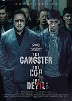 The Gangster, The Cop, The Devil izle Filmin Konusu24-07-2019 16:36:44 Şehirde bir seri katil vardır. Cinayet büro amiri bu rastgele cinayetlerin seri katil işi olmadığına inansa da komiser Kim Moo-Yeol, bu olayların birbiriyle bağlantılı olduğuna inanmaktadır. Son derece idealist ve kanunlara sadık olan bu komiser aynı zamanda ülkenin güçlü mafya liderlerinden biri olan Jang Dong-soo’nun kumarhanelerine sürekli baskın yapmaktadır. Fakat seri katilin bir sonraki hedefi bu mafya lideridir. Saldırıdan yaralı kurtulan mafya lideri ve polis teşkilatını seri katil konusunda ikna edemeyen komiser, seri katili yakalamak için güçlerini birleştirir. Fakat yakaladıktan sonra ona ne yapacakları konusunda fikir ayrılıkları vardır.  2019 Kore yapımı The Gangster, The Cop, The Devil filmini Won-Tae Lee yönetiyor. Başrolünde Dong-seok Ma’nın oynadığı film, 18 Temmuz 2019 tarihinde gösterime girdi.