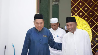 Pj Wali Kota Bima Sholat Magrib Berjamaah di Keluhan Mande