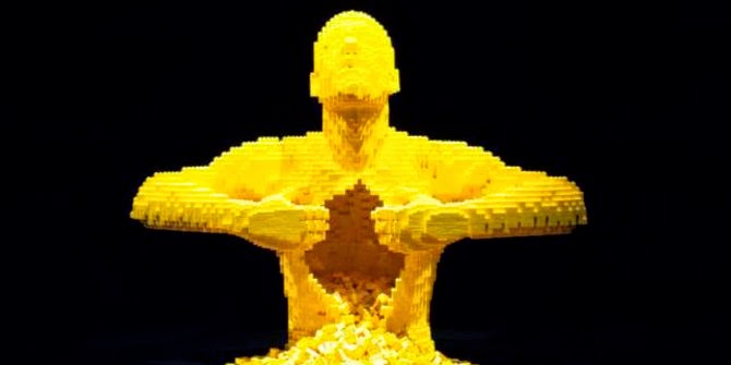 Wow!! Patung Keren Ini Ternyata Dibuat Dengan Lego