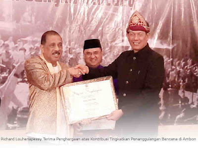 Richard Louhenapessy Terima Penghargaan atas Kontribusi Tingkatkan Penanggulangan Bencana di Ambon