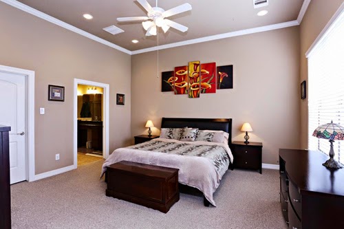 Desain plafon  minimalis dengan kipas dan lampu untuk kamar  