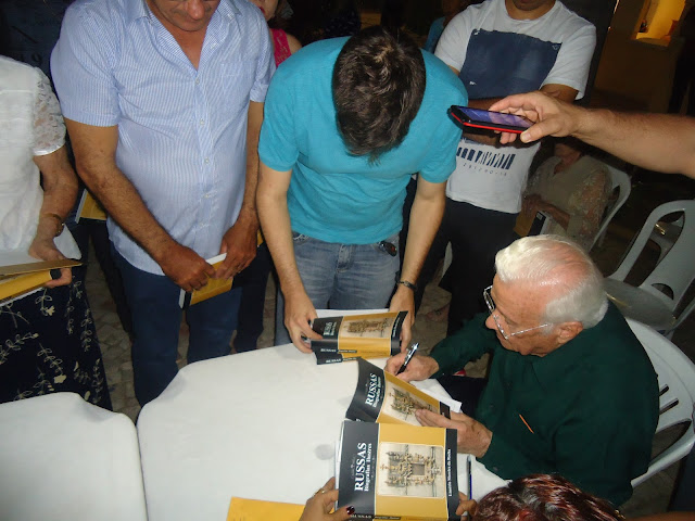 Lançado em Russas o novo livro do historiador Limério Moreira da Rocha