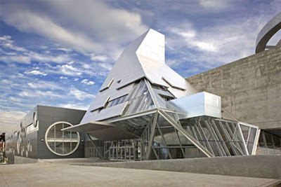  10 cool colleges with futuristic buildings