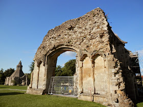 by E.V.Pita (2014) / Glastonbury Abbey, the tomb of King Arthur / Por E.V.Pita (2014) La tumba del rey Arturo en la abadía de Glastonbury