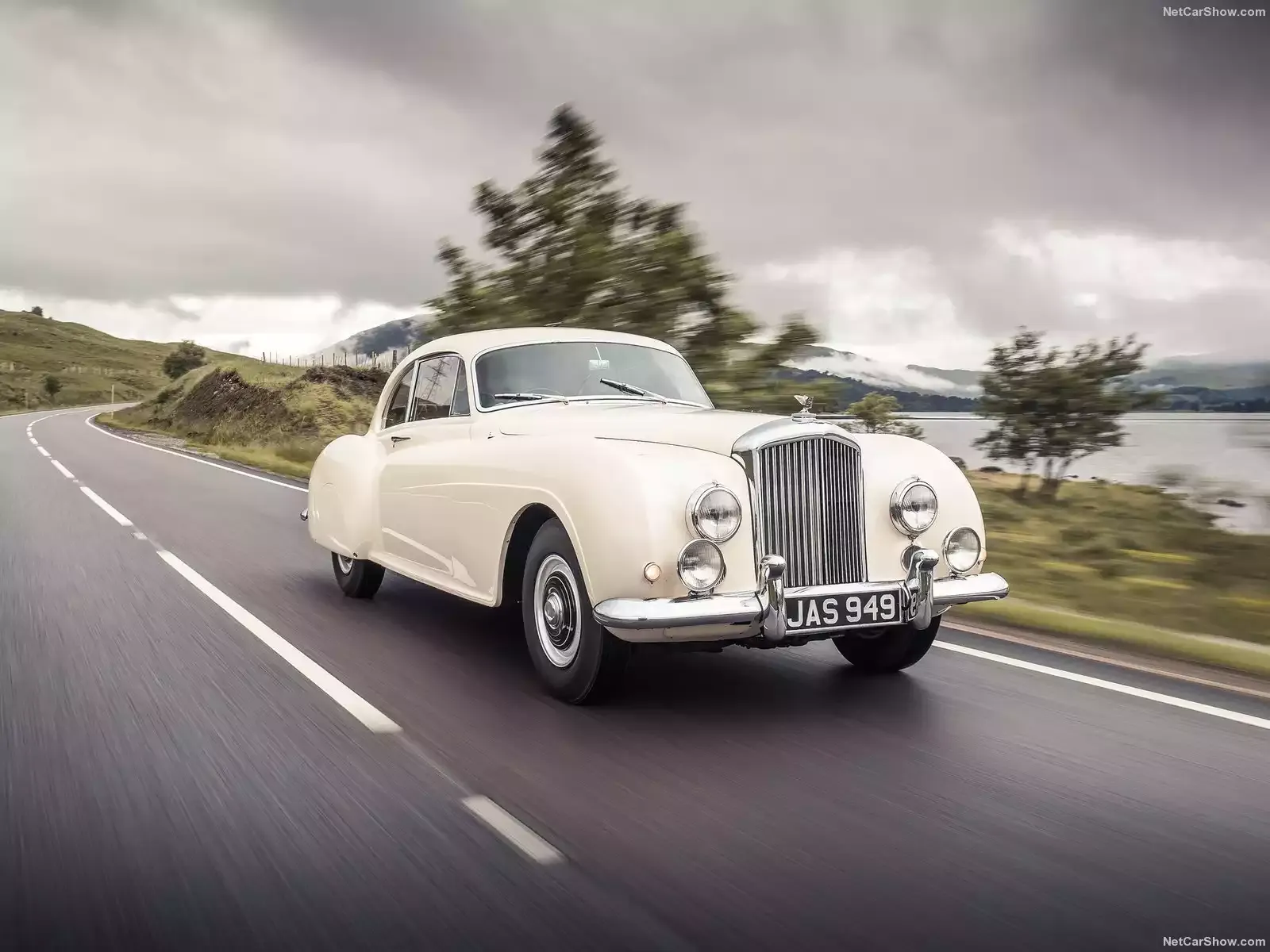 Hình ảnh xe ô tô Bentley R-Type Continental 1953 & nội ngoại thất