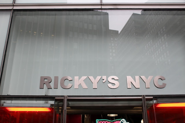 RICKY'S - FACHADA