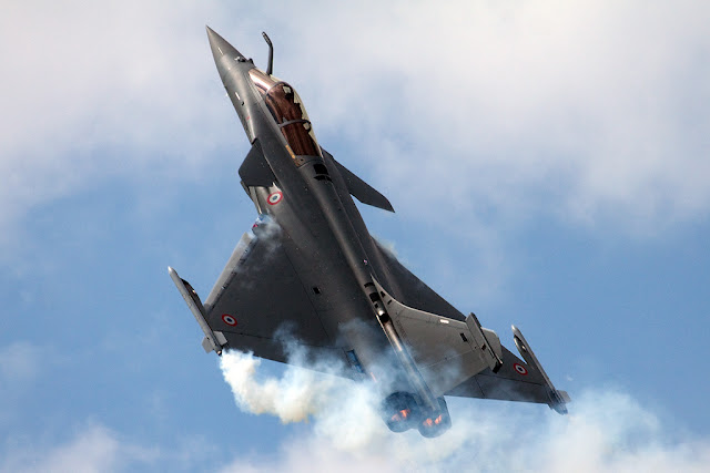 Dassault Rafale vapor trail