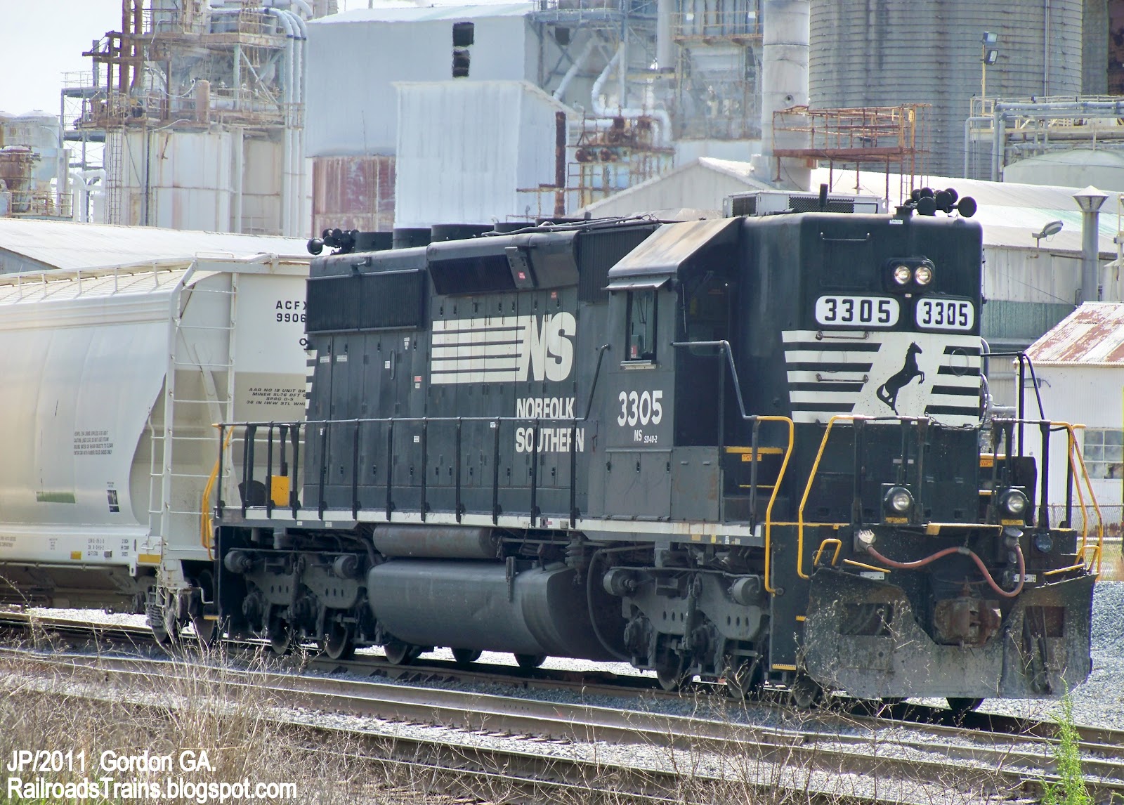 Railroad Freight Train Locomotive Engine Emd Ge Boxcar Bnsf Csx Fec Norfolk Southern Up Cn Cp Map Ns 3305 Sd40 2 Emd Locomotive Train Engine Norfolk Southern Railroad Gordon Ga Kaolin Chalk Mines