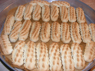 Biscuiti reteta de casa cu untura de porc traditionala taraneasca retete culinare patiserie fragezi pufosi desert dulce biscuite biscuit cu faina zahar amoniac otet,