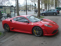 Ferrari nas ruas de Paris - A Ferrari in Paris streets