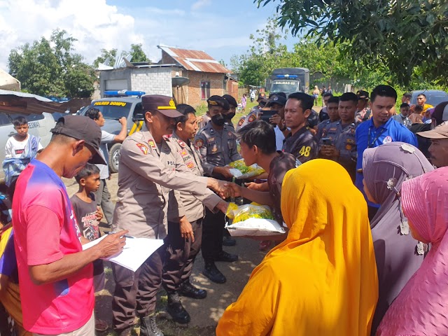 Belasan Rumah Warga Diterjang Angin Kencang, Polsek Manggelewa Disiagakan di TKP