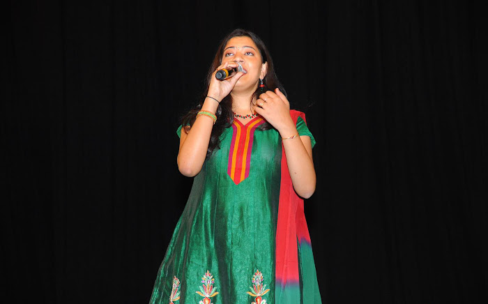 singer geetha madhuri at eega audio launch hot images
