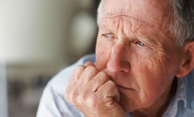 ¿Cuáles son algunos de los síntomas de la depresión en los ancianos?
