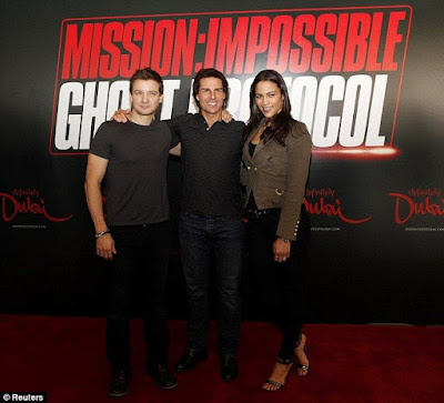 tom cruise mission impossible hanging. Tags: tom cruise, tom cruise