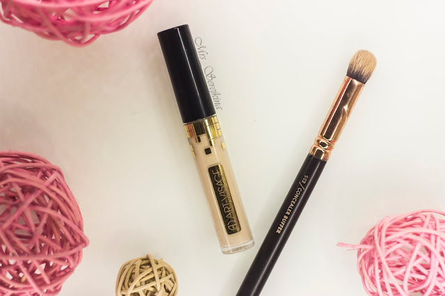 New year make-up 2018, step 11: concealer Art-Visage Miracle Touch 102