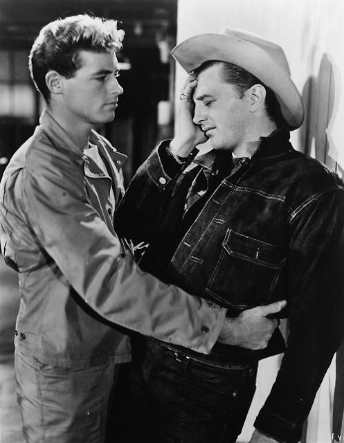 Guy Madison & Robert Mitchum in Till the End of Time (1946)