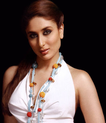 Latest Attractive Beautiful Wallpapers Pics Scenes by Bollywood Actress Kareena Kapoor