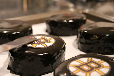 Boston Bruins black and gold hockey puck-cakes