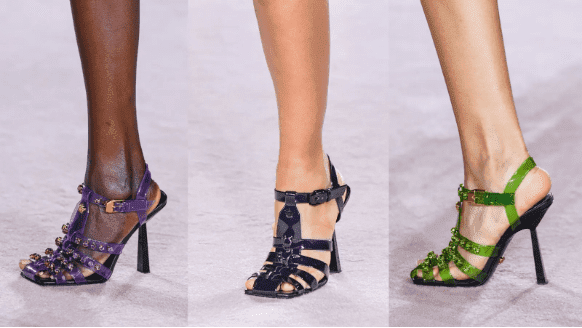 Zapatos tacón de aguja Versace primavera verano 2022