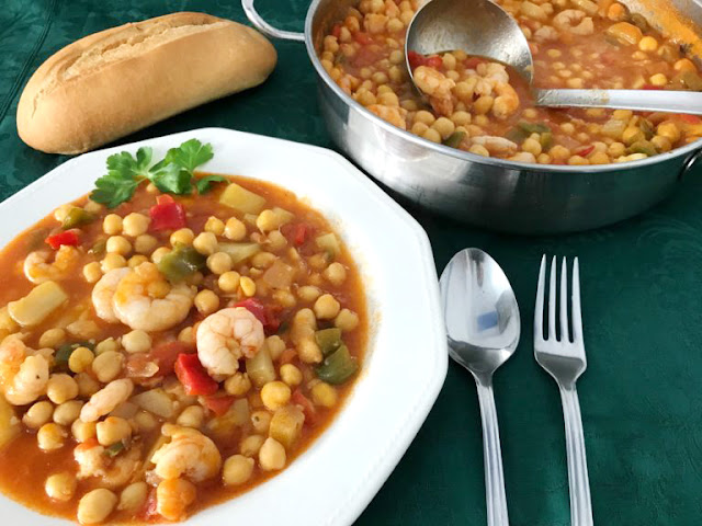 Garbanzos con langostinos