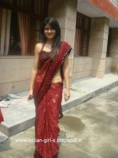 Hot Indian girl in Saree