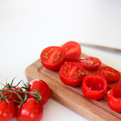 Illustration tomates cocktail creusées