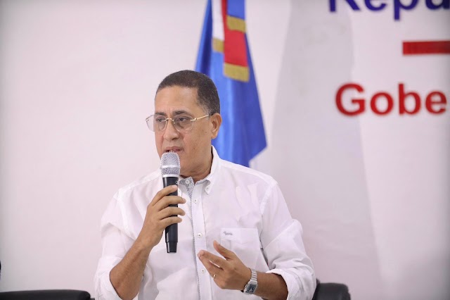 Director Infraestructura Escolar, Roberto Herrera encabeza Mesa de Trabajo con contratistas de escuelas y autoridades en Montecristi 