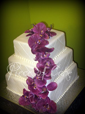 wedding cake purple flowers